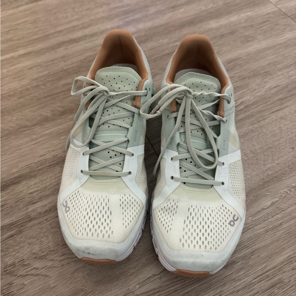 On Running Light Green Sneakers - Women’s size 8